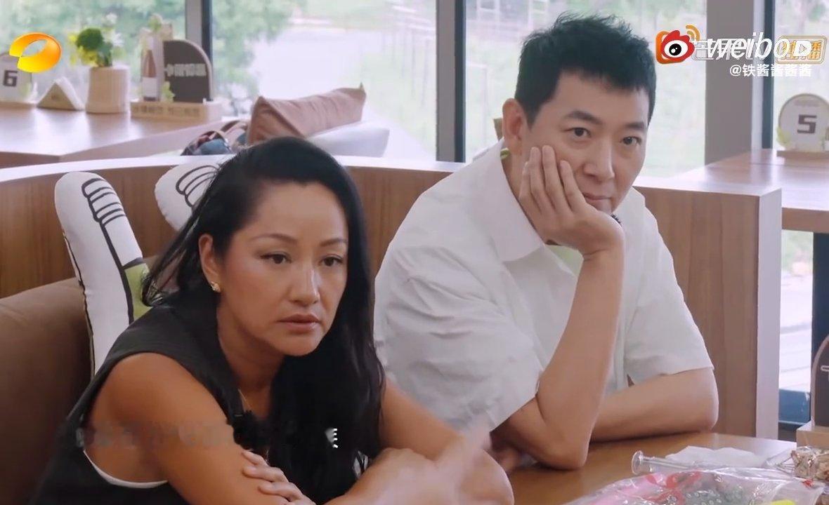 王俊凯就这样把矛盾转移 王俊凯这临场应变能力真的是满分，一句话一个方案就让现场气