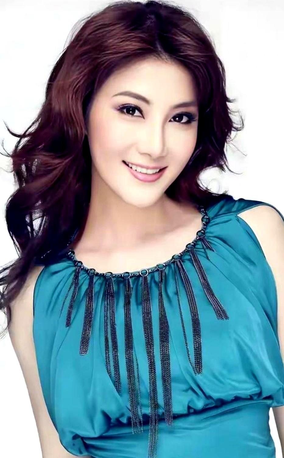 57岁的杨丽菁，拼了一辈子事业，感情却总差口气。

当年号称“杨紫琼接班人”，拍