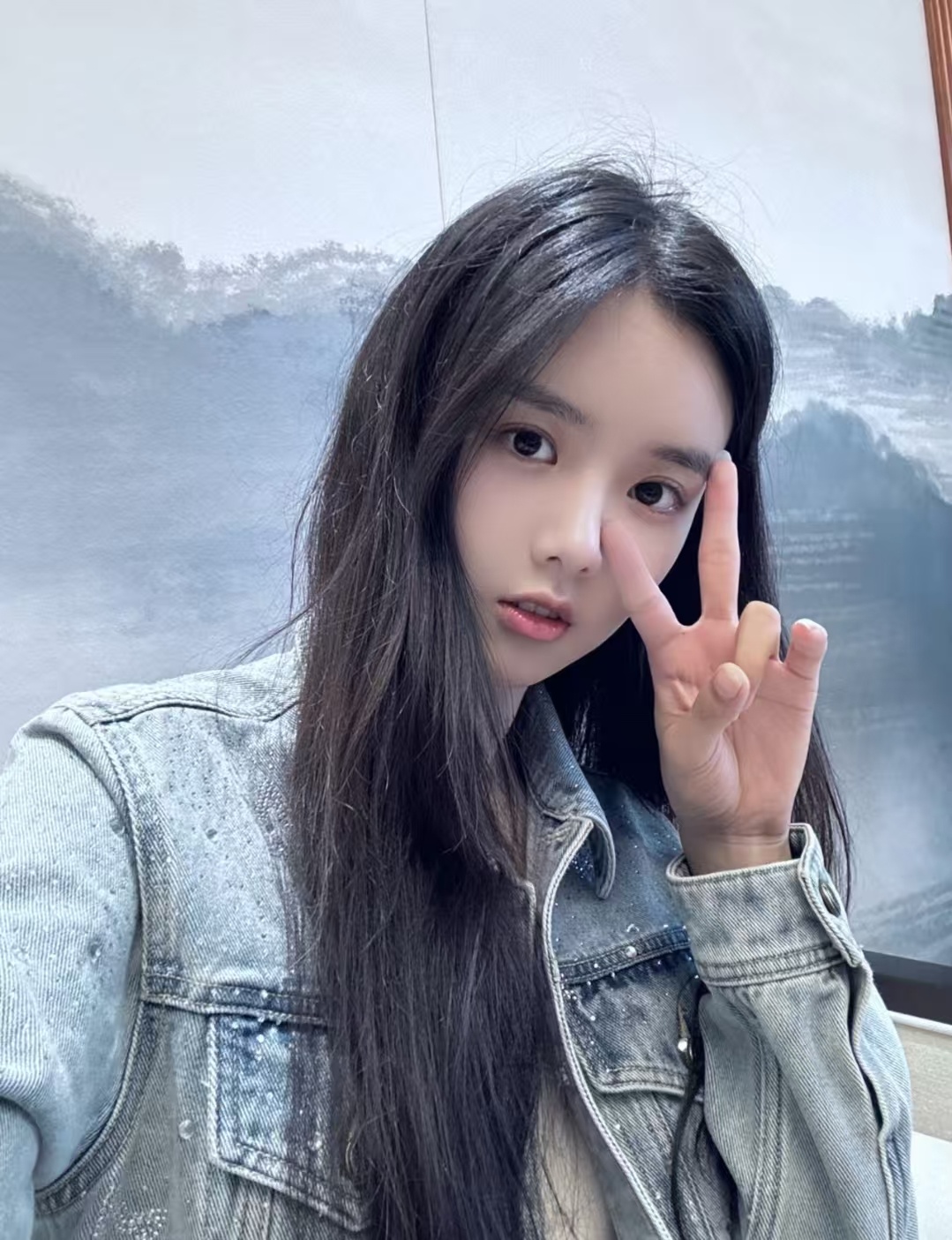 魏哲鸣张沐兮不是亲生也遗传 在上一部《对你不止是喜欢》里，张沐兮演的唐叮叮天天跟