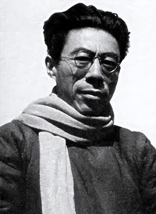 1922年，闻一多在父母的绝食相逼下，回到湖北老家迎娶了从未谋面的远房表妹高孝贞