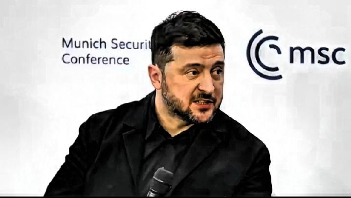 据英国《卫报》报道，泽连斯基在慕尼黑亮出了自己的底牌。
他要美国提供至少20年的