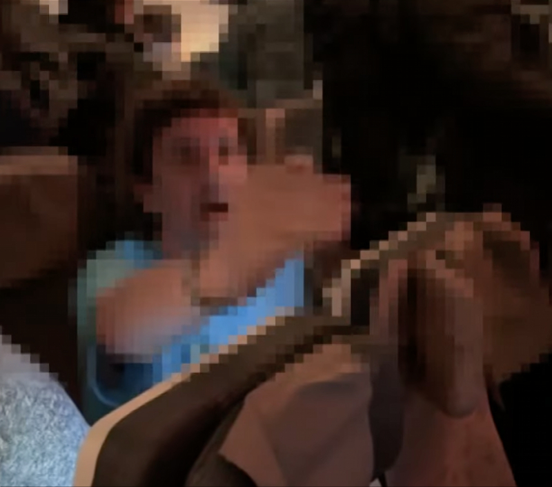 #男子拍空乘臀部妻子辩称开玩笑#【男子拍打女空乘臀部，妻子称“只是开玩笑”！华航