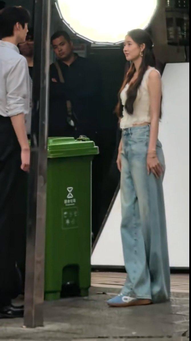 王玉雯周柯宇好长的两条人王玉雯周柯宇都腕线过裆事实证明腕线过裆判断身材比例还是很