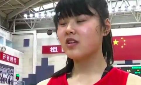 李月汝护照遗失在美国，算意外；时间紧赶不及补办，也接受了——但唯独有个细节实在让