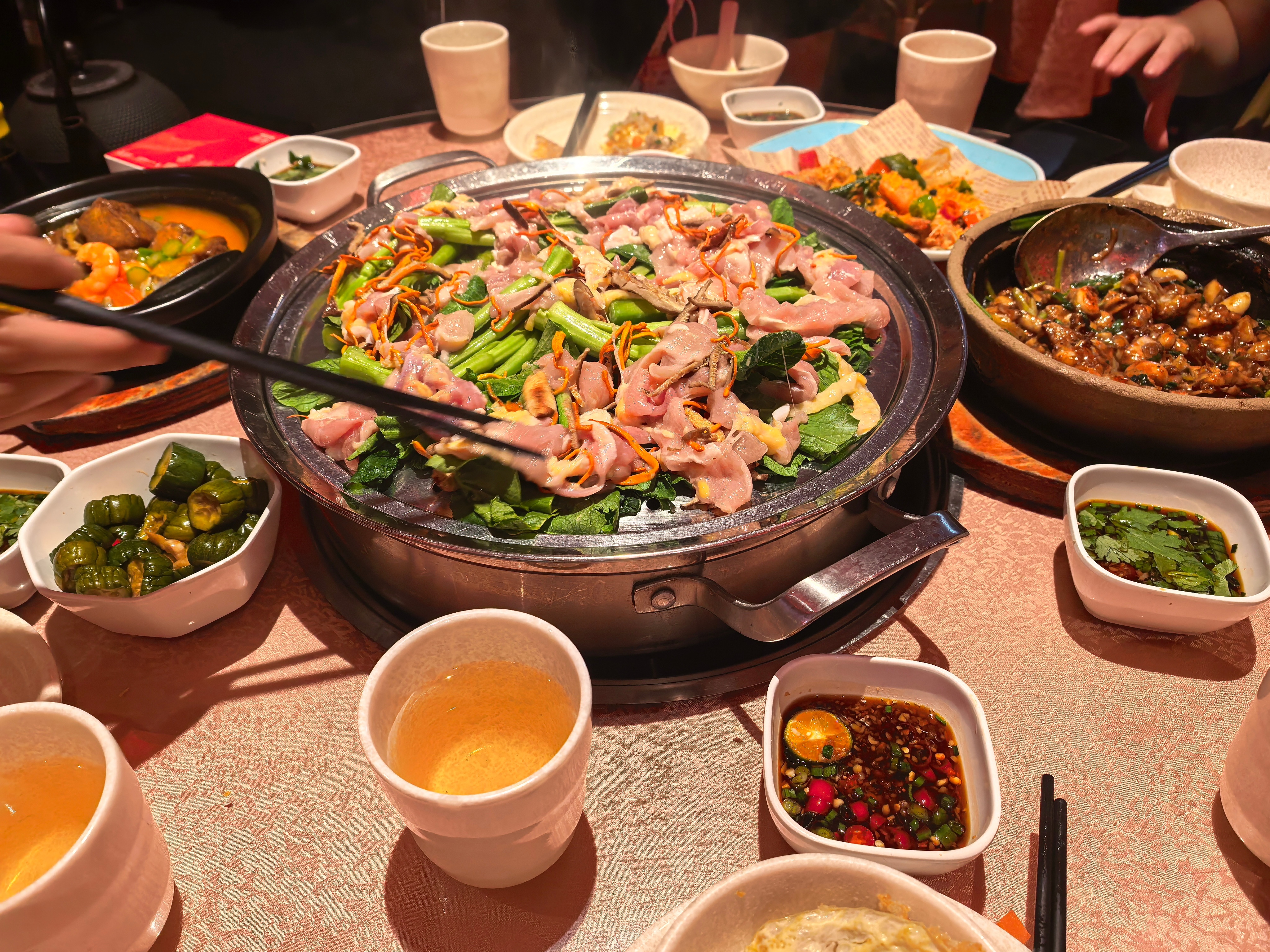 约小伙伴吃个午饭… ​​​