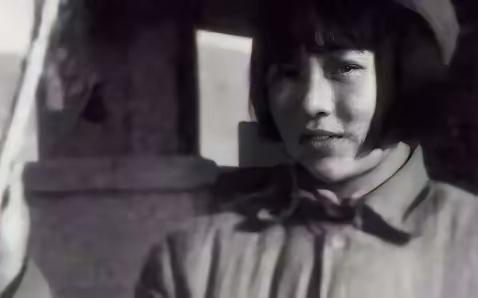 1938年冬，一位母亲带着儿子一起报名黄埔军校。招生负责人对母亲说：“你年龄超了