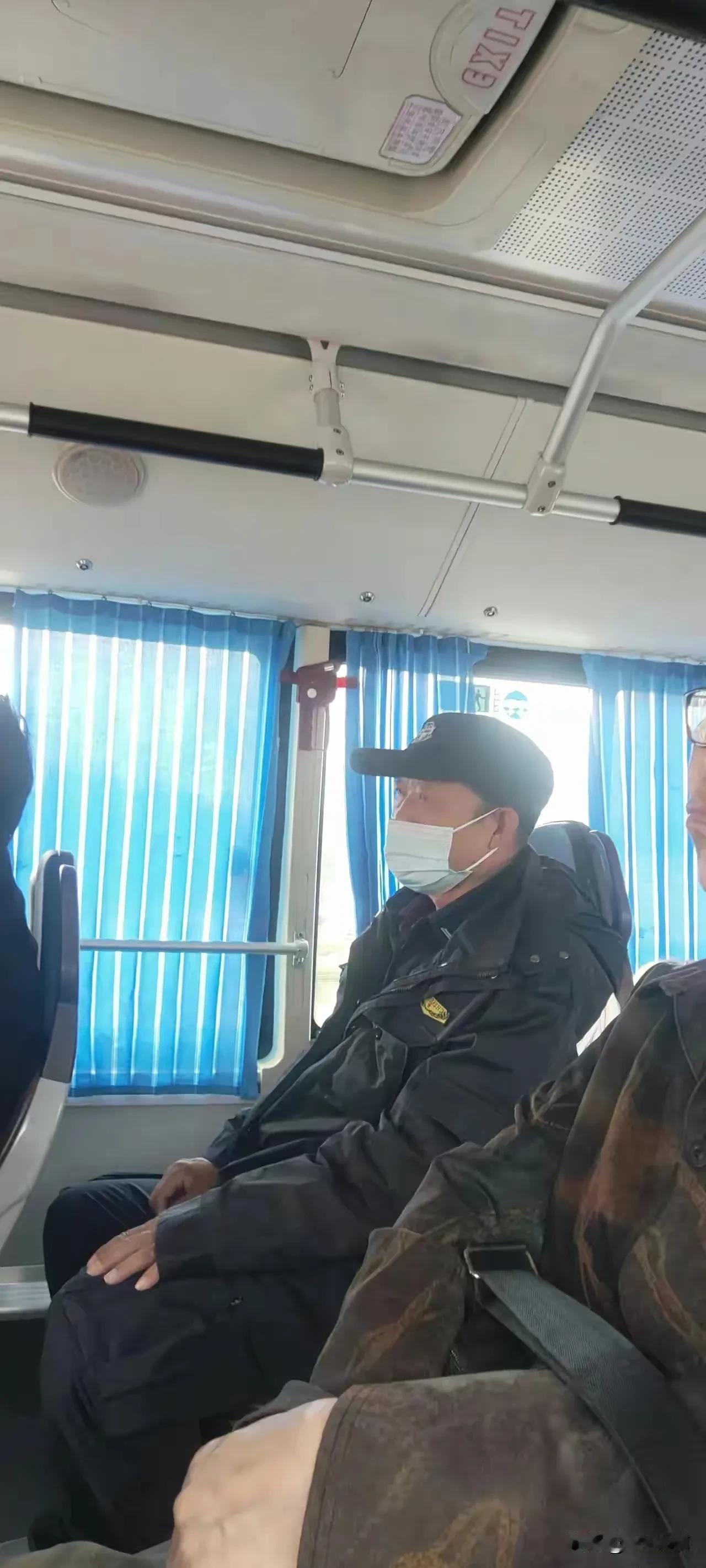 俺小区7个保安8颗牙[捂脸]