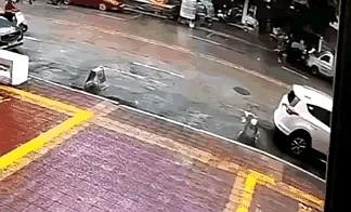 呆子！
真是个呆子！
这样的人是怎么被选中做押运员的？
我看了好几遍，他压根没有