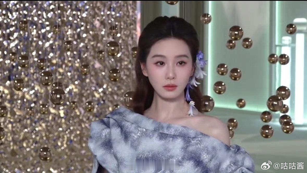 刘诗诗工作室豆包式表白刘诗诗紫气东来花仙子 紫气东来花仙子，完全没毛病，形容的太