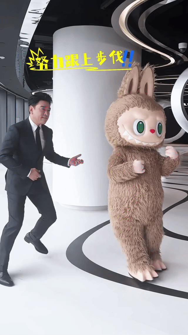 王耀庆和潮玩顶流斗舞 王耀庆和潮玩顶流斗舞的画面也太绝了！两人在各自的“统治区”