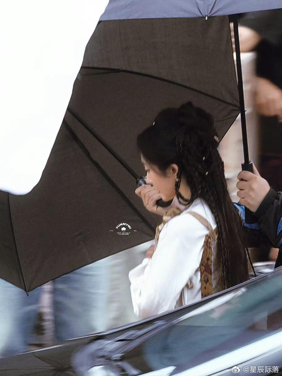 杨幂江山大同路透 正面图二幂幂 马蜂在古偶很想你 