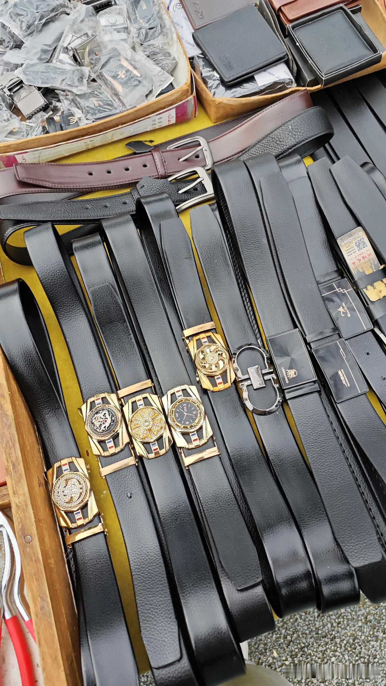 所以这个肚脐眼上的手表是要怎么看～
[捂脸][捂脸][捂脸]