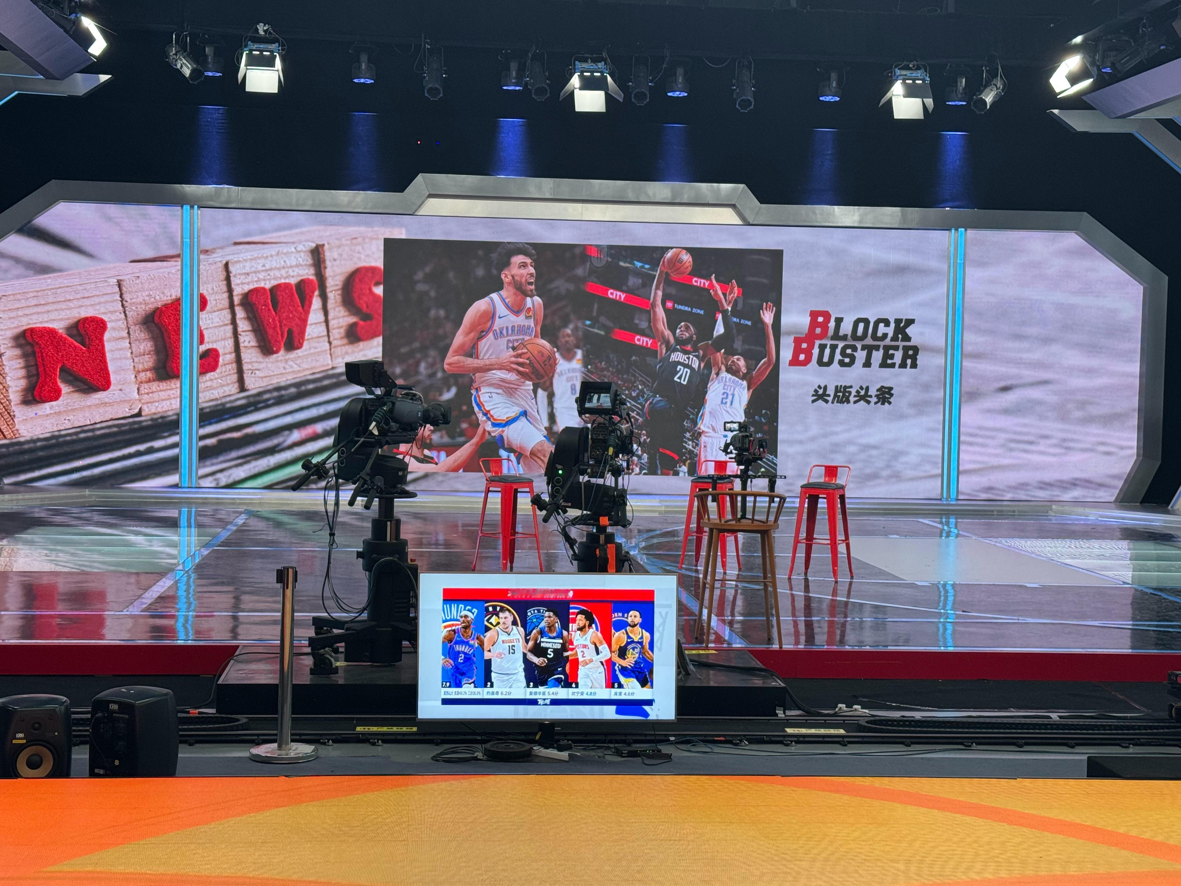 下雪就别出门了，在家看场球吧❄️ 