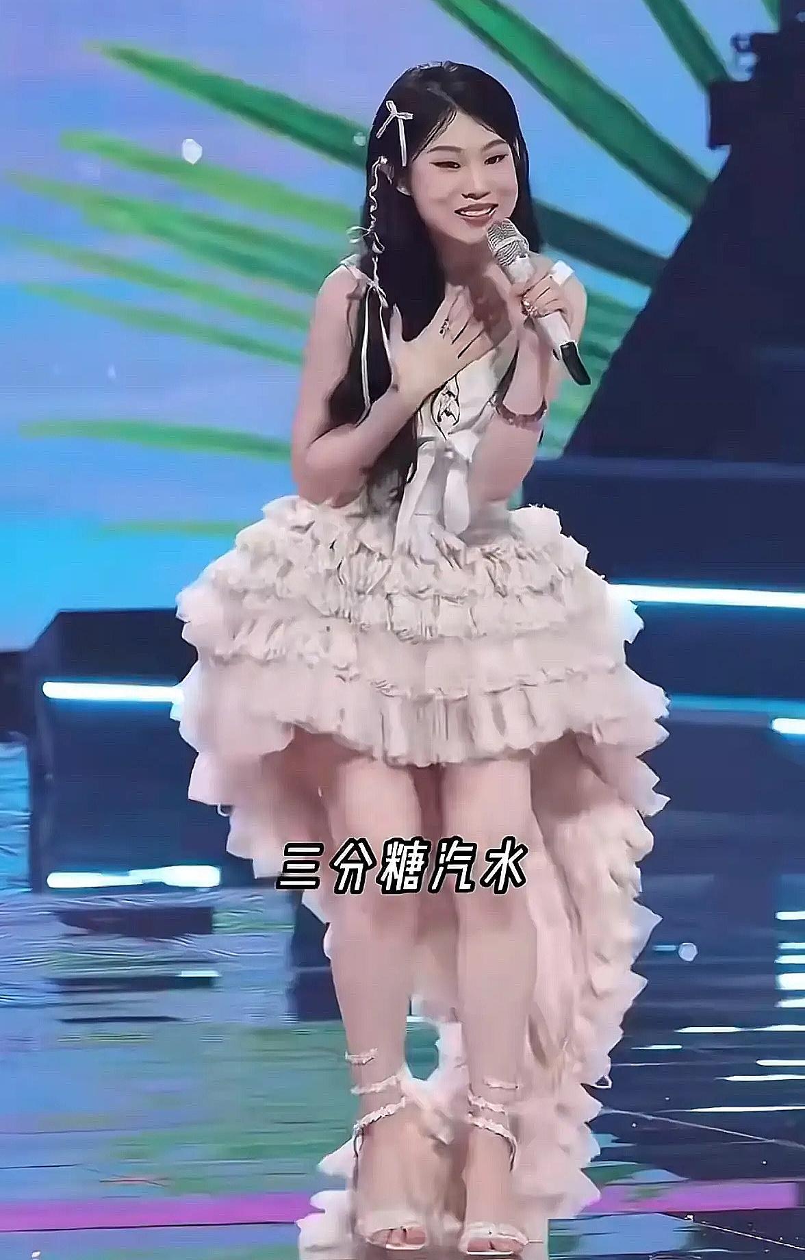 我特意问了音乐专业的朋友，我说：昨晚大湾区晚会沈佳润真的表现很差吗！

学音乐的