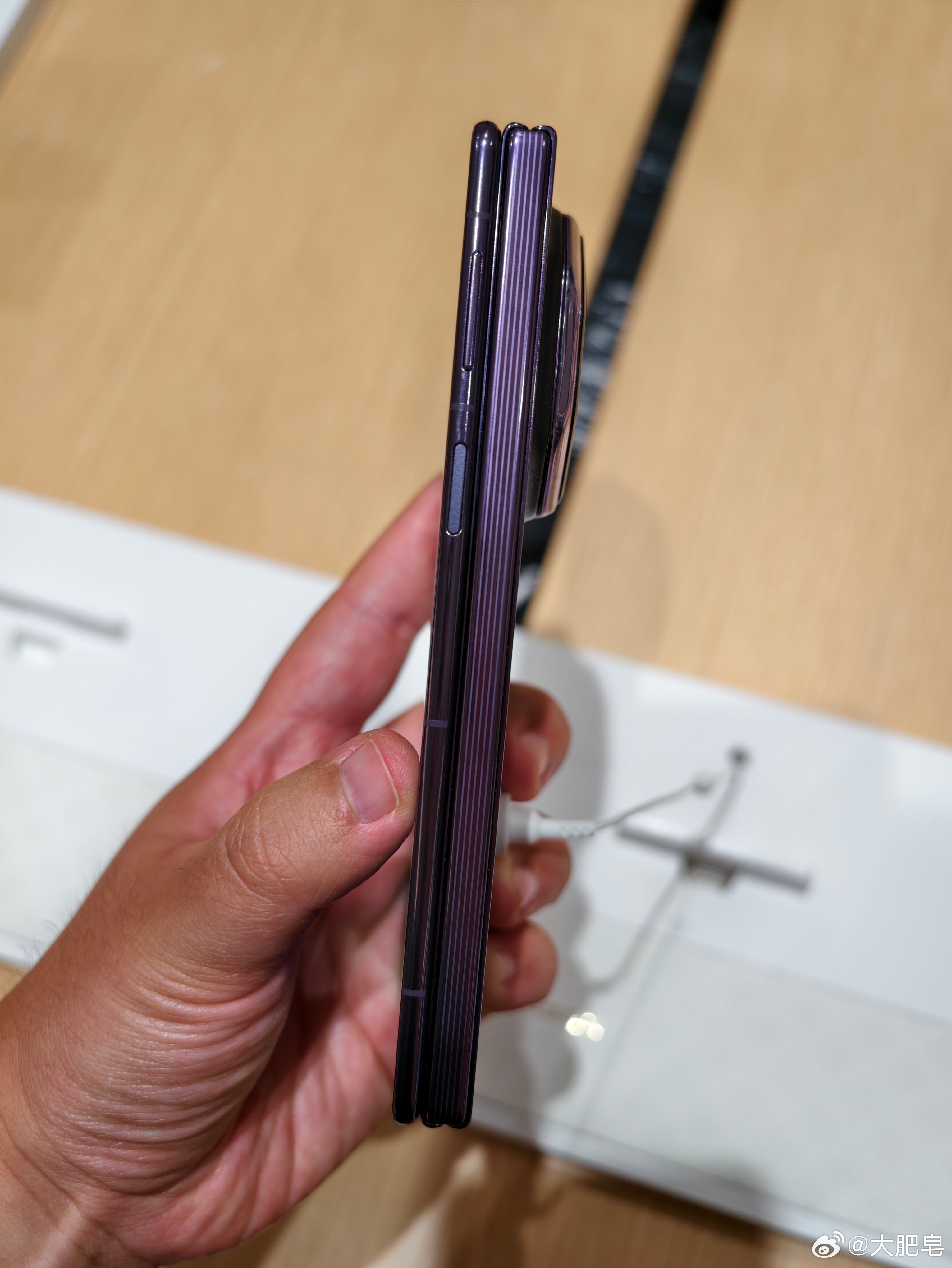 你们知道我看完华为三折叠之后想说什么吗？我只想说，如果我有钱就好了。 ​​​