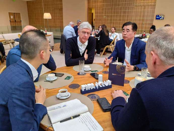 【今球讲】宋凯向温格取经温格表达帮助中国足球的强烈意愿请温格来执教国足吧！！！中