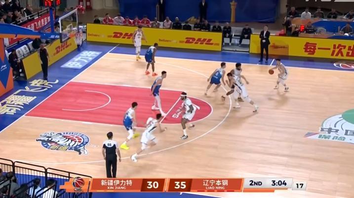 看了6分钟 新疆打辽宁，结果辽宁队打了一波21-5.新疆男篮vs辽宁男篮