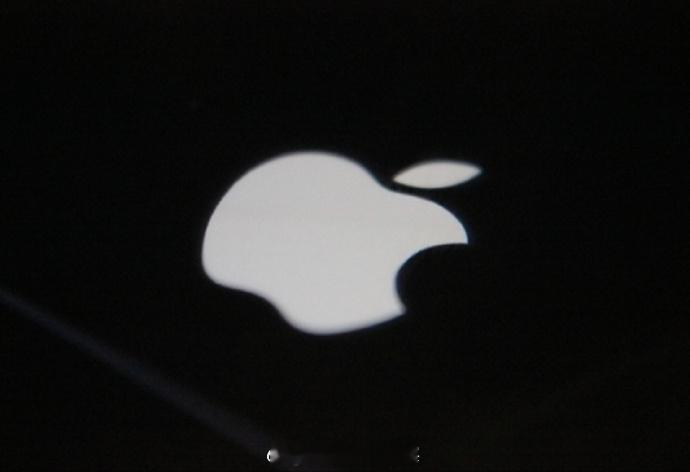 【苹果严禁线下经销商线上卖， 苹果防止打乱价格体系】从一位苹果线下经销商处获悉，