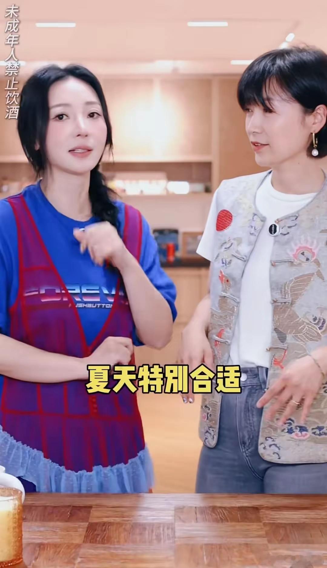 又到了梅子成熟的季节了，不少朋友都开始在家自制起了梅子酒，女演员柳岩也不例外，她