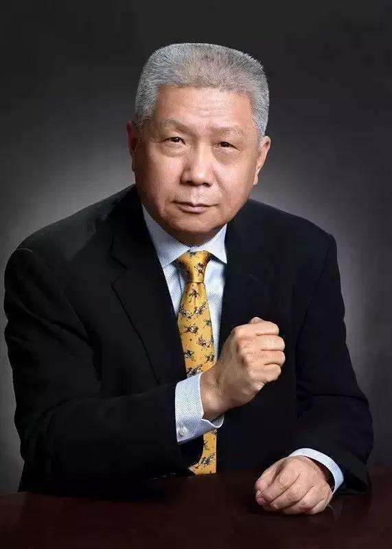 马未都家的保姆，从不拿马未都的现金，也不动他的古董，就是今天顺走几根葱，明天带走