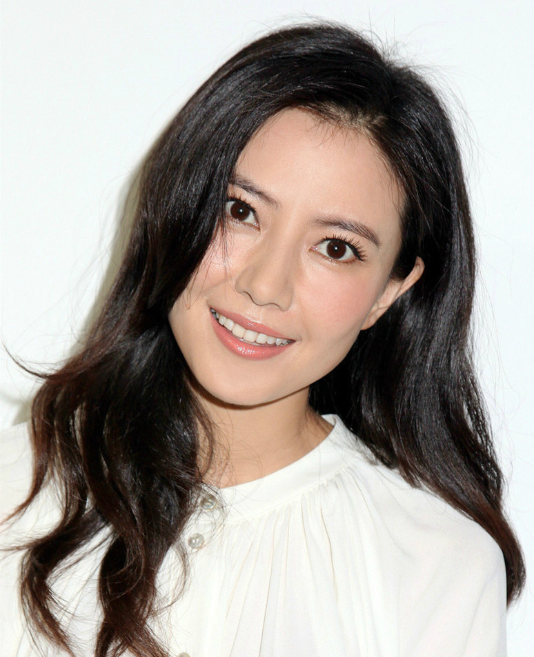 刷到西双版纳泼水节围车泼水的视频，真的气到拳头硬了！就像姐姐这种温柔挂的，谁舍得