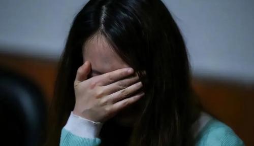 山东威海，19岁女孩在酒吧工作时，与21岁男子发生关系。2天后，女孩服用避孕药，