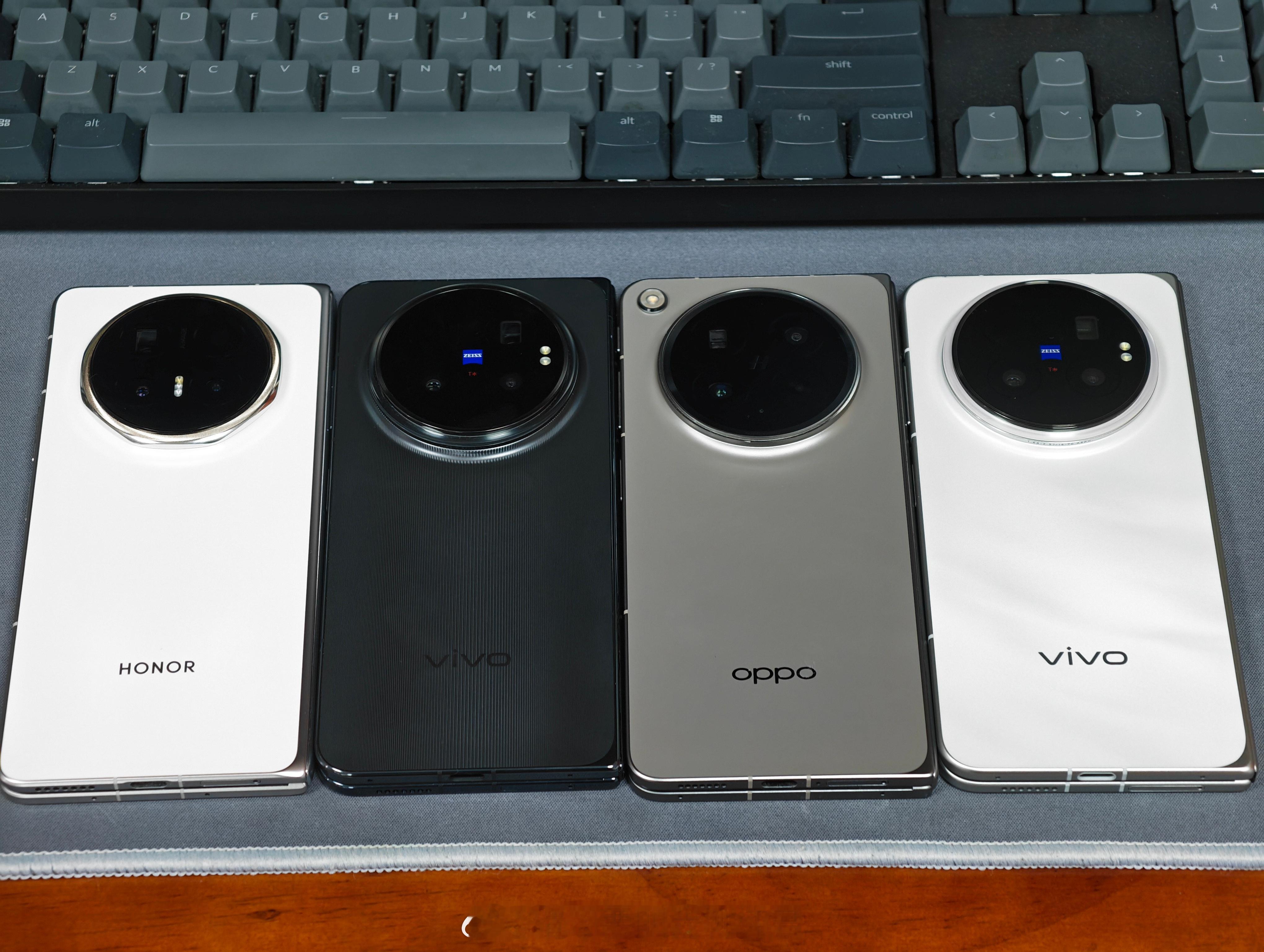 现在做视频真的有点费钱，昨天拍的 vivo、OPPO 和荣耀的折叠屏户外，虽然二