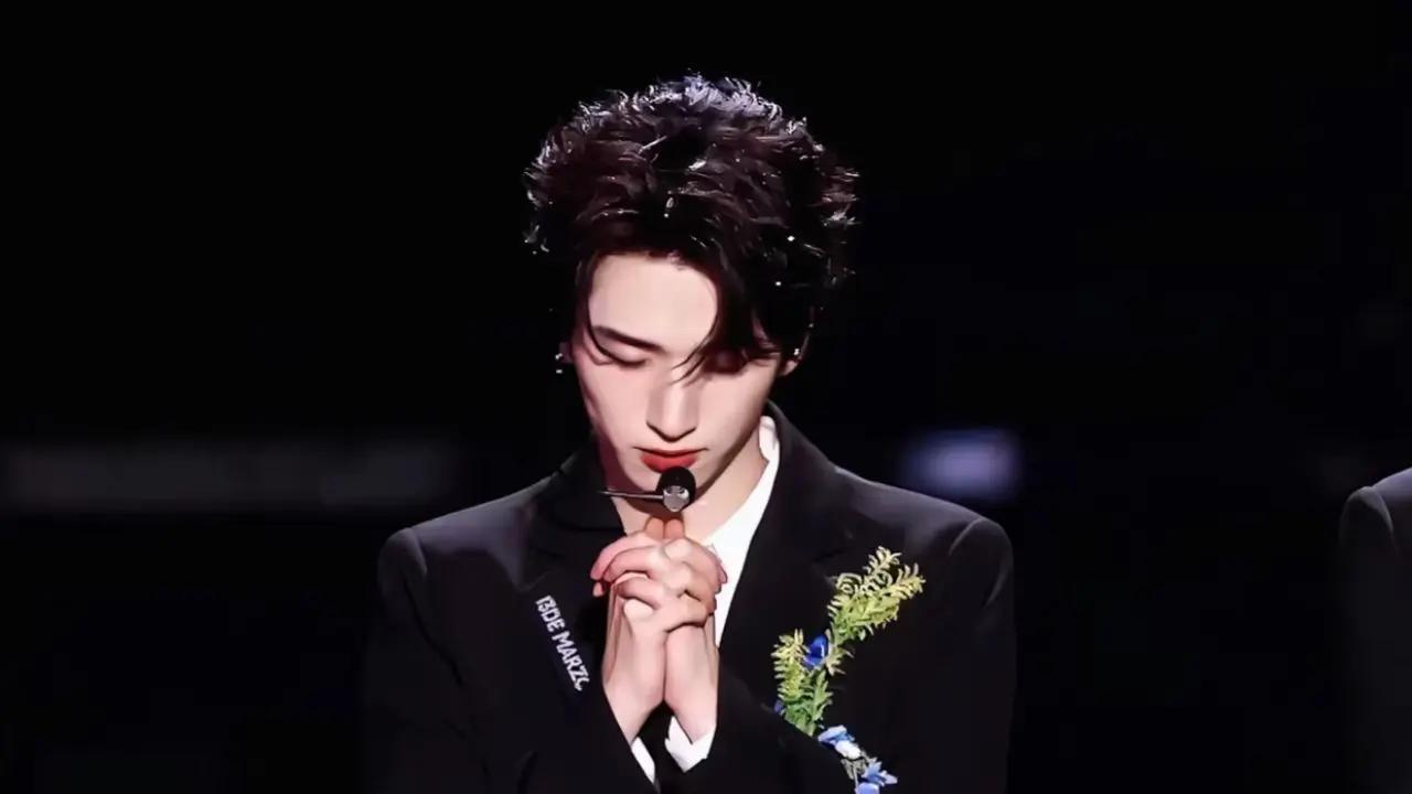 严浩翔22岁生日快乐！幸福的号响 是浩翔☆₊⁺翔哥的小世界等级达到lv.22₊⁺