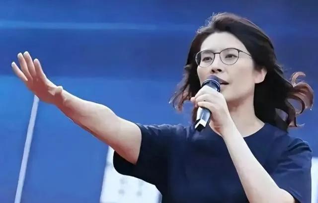 台湾蓝营终于摊牌了！
郑丽文曾公开拒绝"一国两制"，不再含糊回避。这记重拳打向何