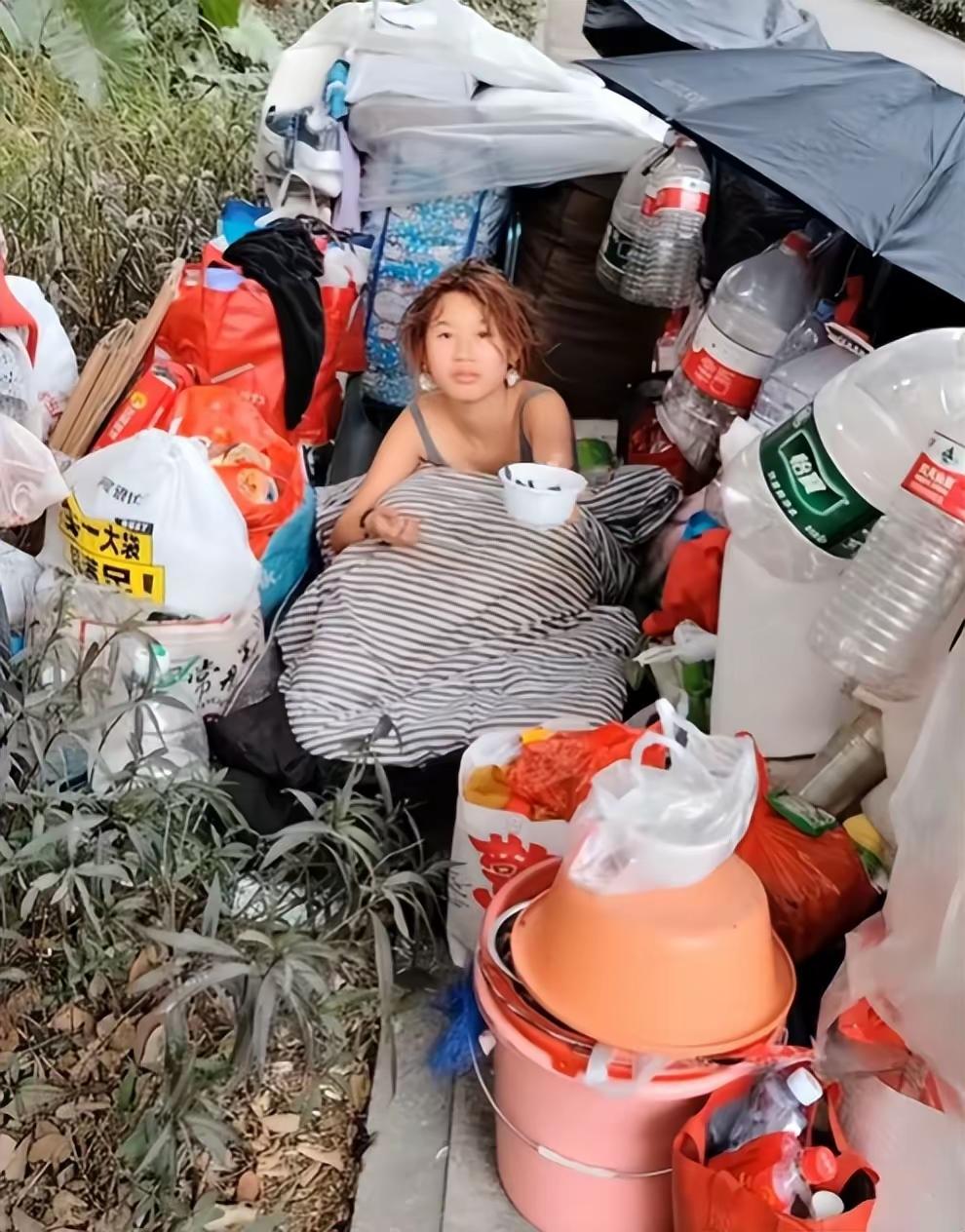 深圳流浪母女遇外卖员获助，却遭网友恶意揣测
 
近日，一段发生在深圳的故事引发热