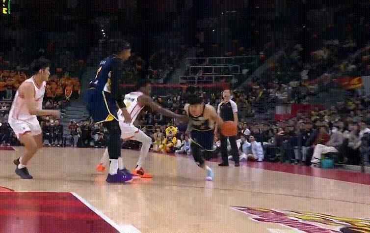 赢得对手的肯定！史密斯谈徐杰：

“他太快了。”

“那个球我没能跟上。”

“