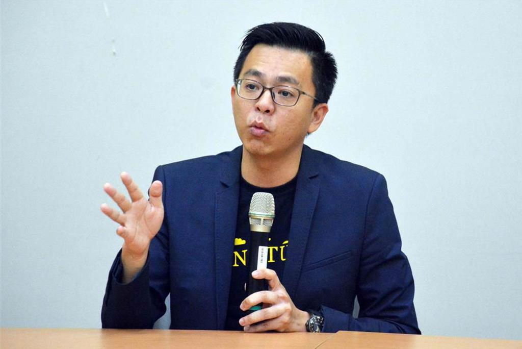 大陆认定台湾构成贸易壁垒，民进党今天又攻击大陆还批评国民党不敢骂大陆，反而怪民进