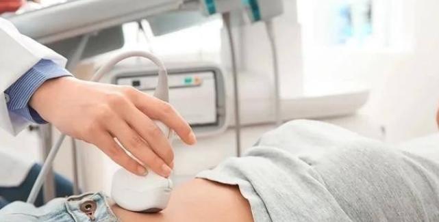 河北，一女子做妇科体检，可医生刚检查完隐私部位，并未让她穿裤子，而是让实习生再重