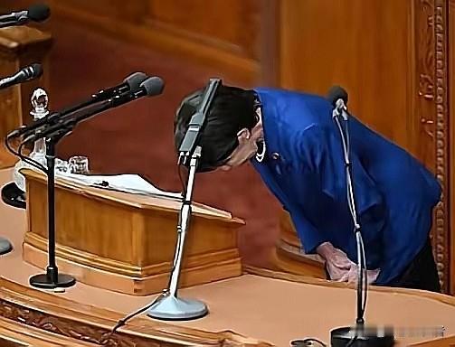 等了这么久，
终于等来高市早苗的道歉！
12月9日，日本首相、自民党总裁高市早苗