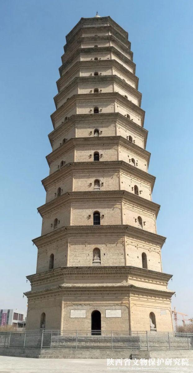 手机没有使用锁屏功能坑坏了我
前几天与7位老年球友相约一起郊游去登崇文塔。14层