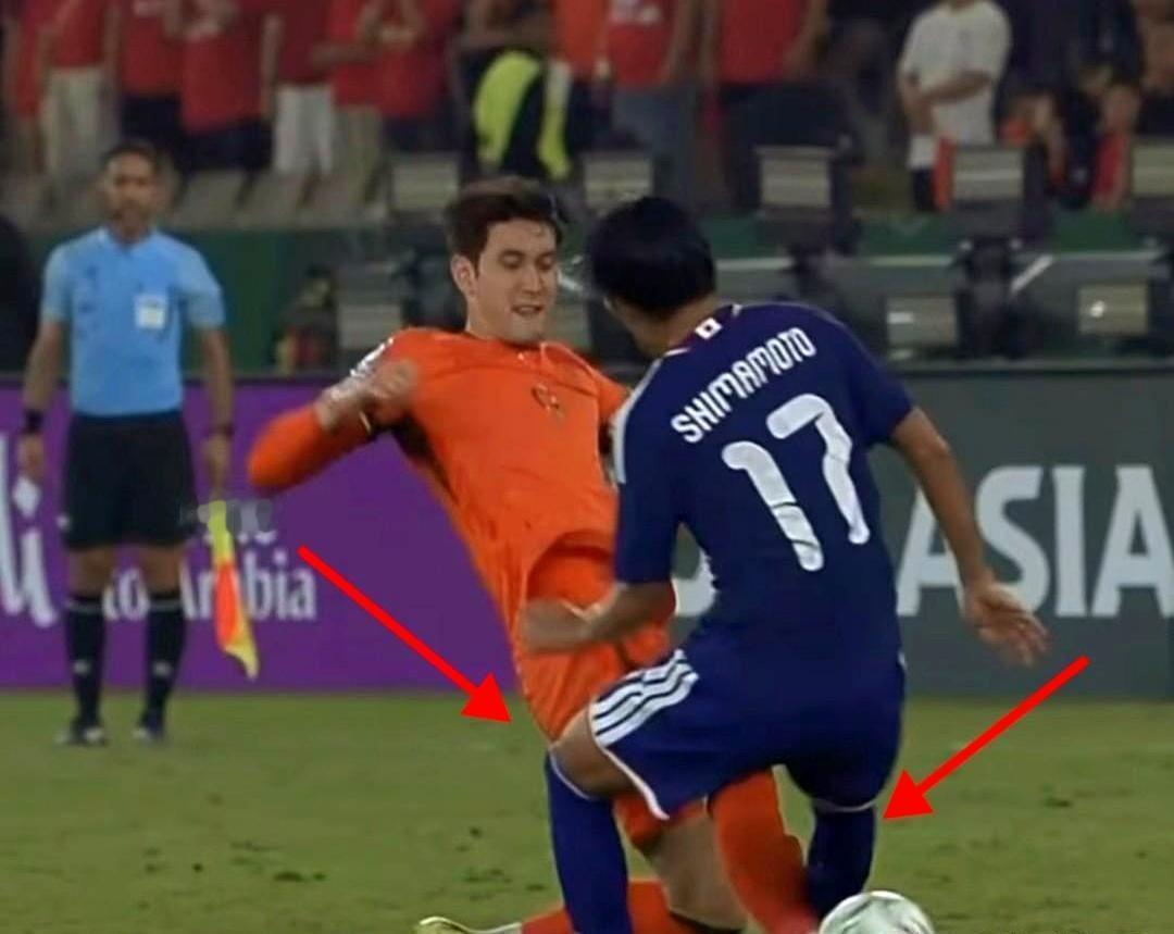 0比4，决赛被日本打成教学赛，够疼。
 
可更扎眼的是拜合拉木，发烧39度还硬上