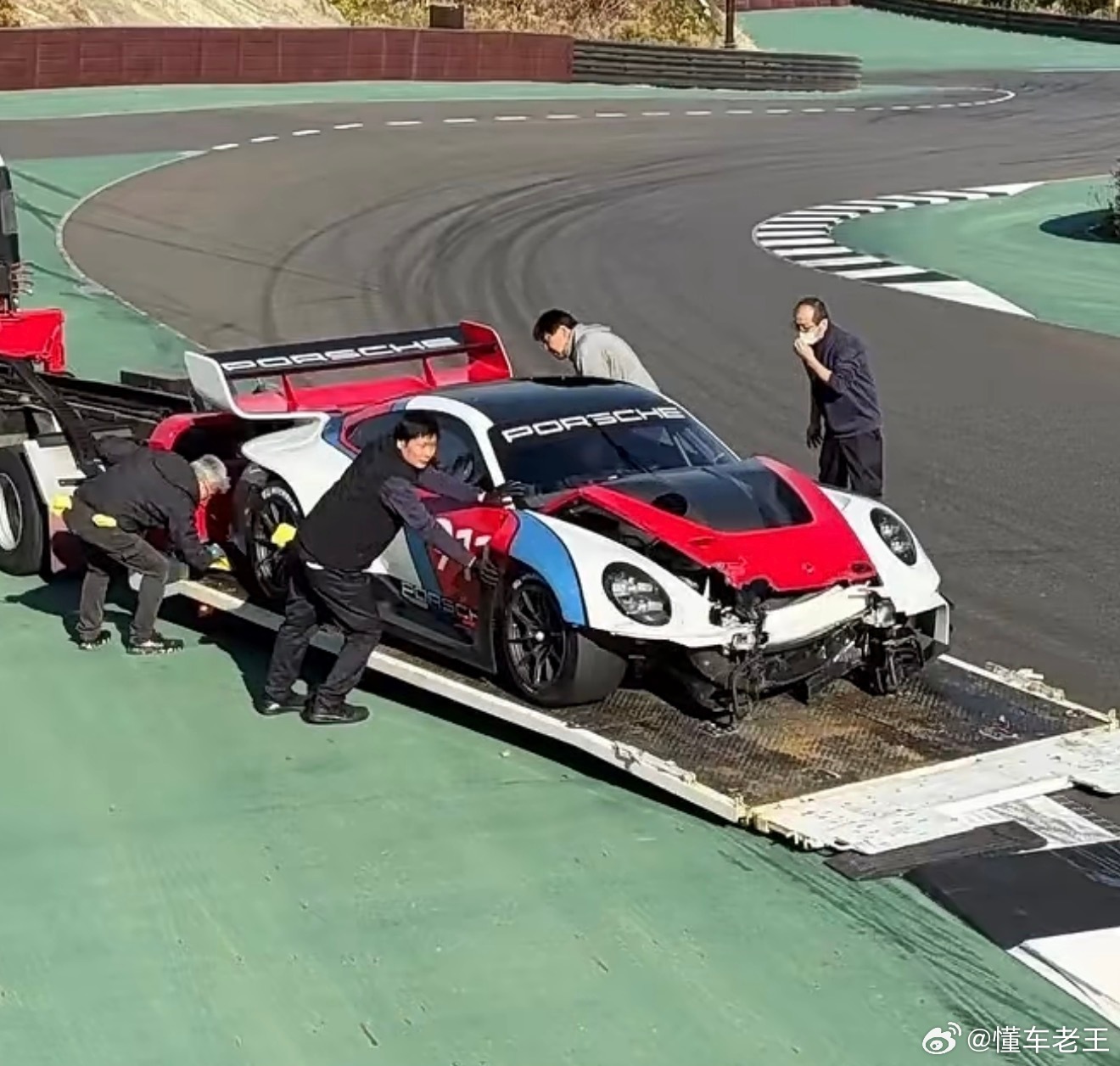 Porsche GT3R rennsport 日本赛道事故，之前参加活动还拍到过