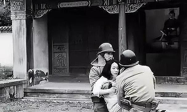 14岁少女的屈辱与抗争：黄有良的苦难一生
 
1941年，14岁的黄有良被10多