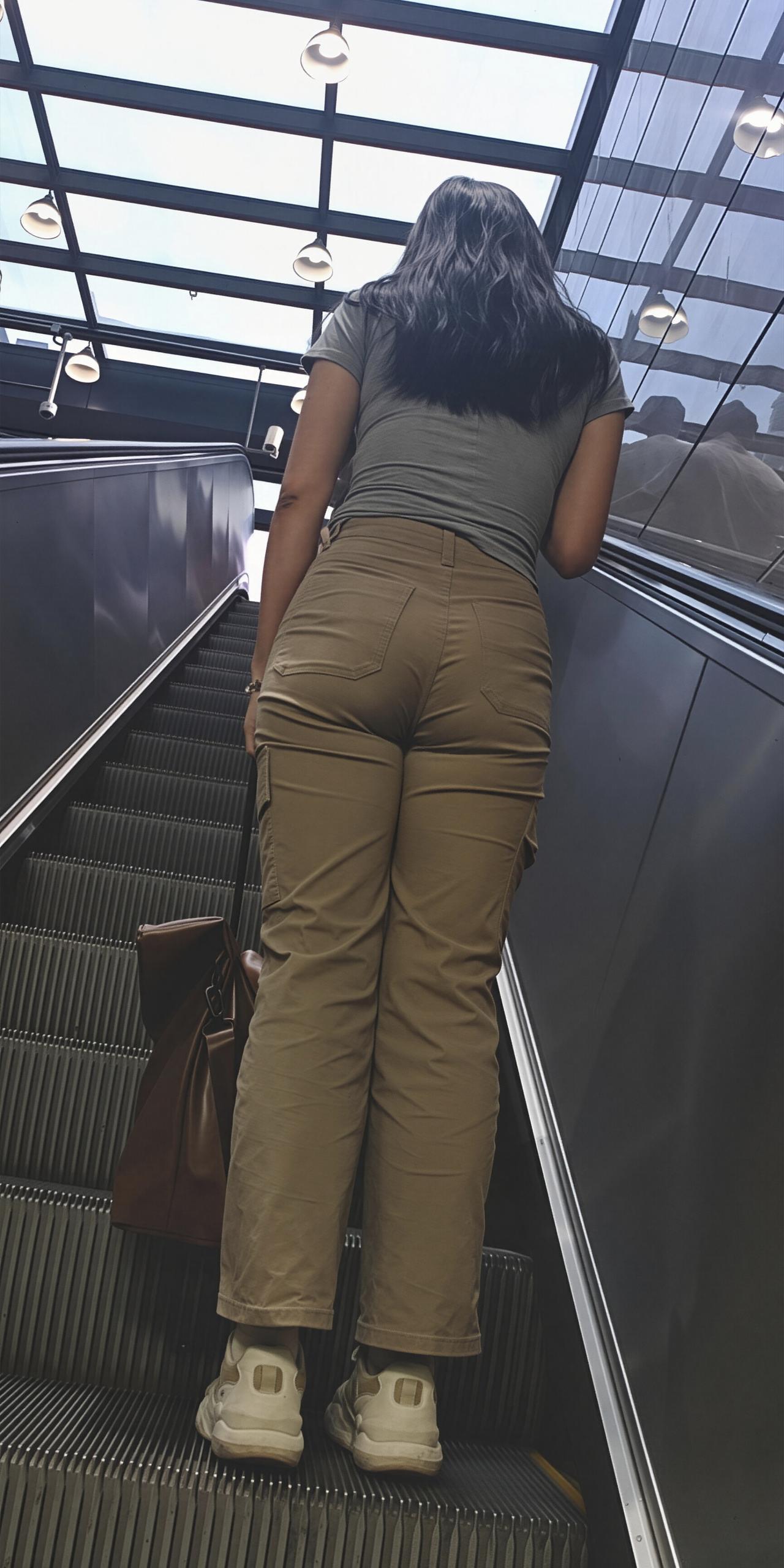你见过最好看的女孩背影是什么样的你见过美女身材好的背影多吗