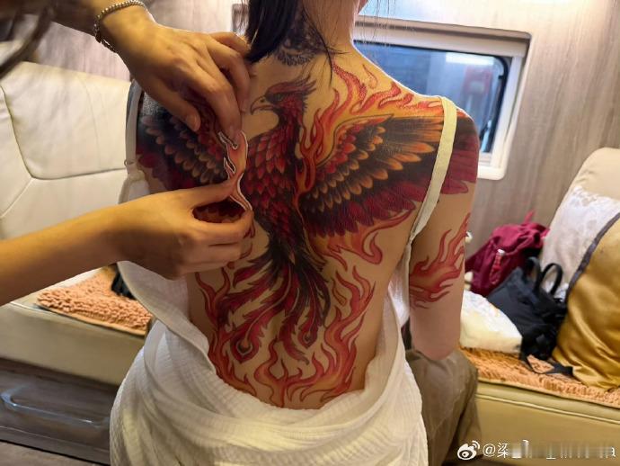 梁洛施重生2伤妆特写 没有夸张的动作，仅仅一张面部特写，就能让人感受到角色经历的