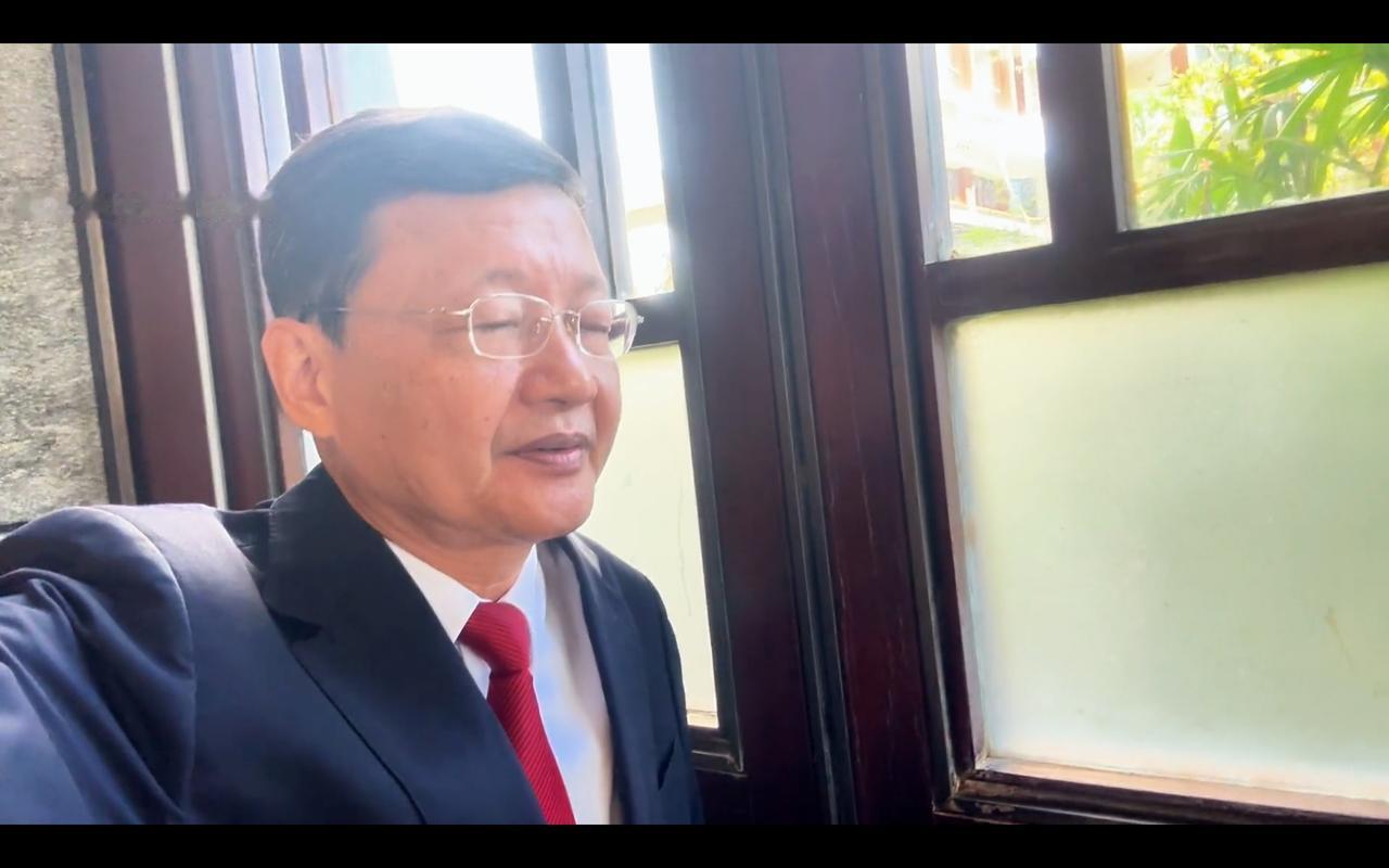 李大霄老师早上发了视频，李老辛苦了，及时为散户分析盘面。
大霄老师视频最后晒的这