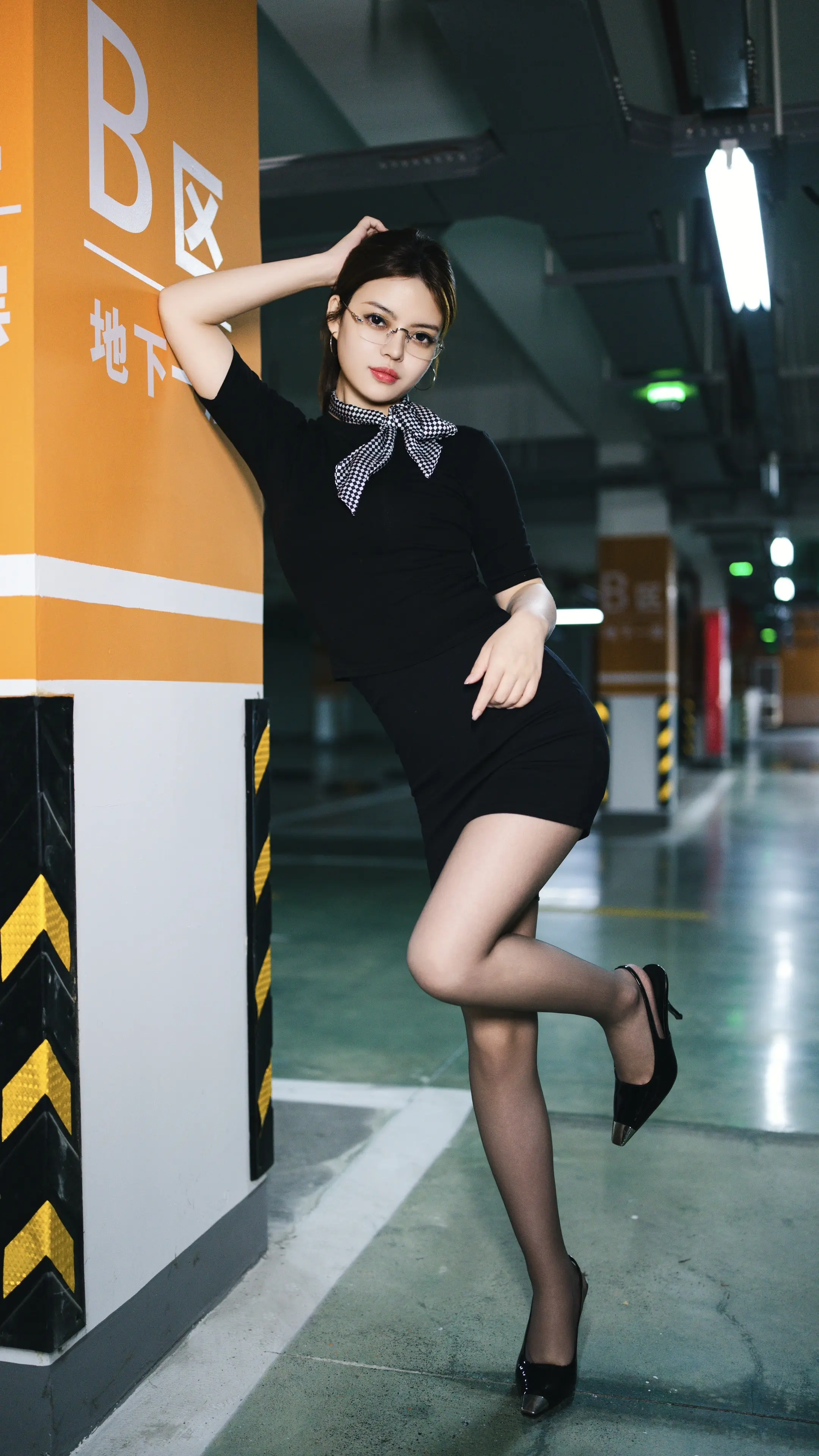 地下停车场拍照。