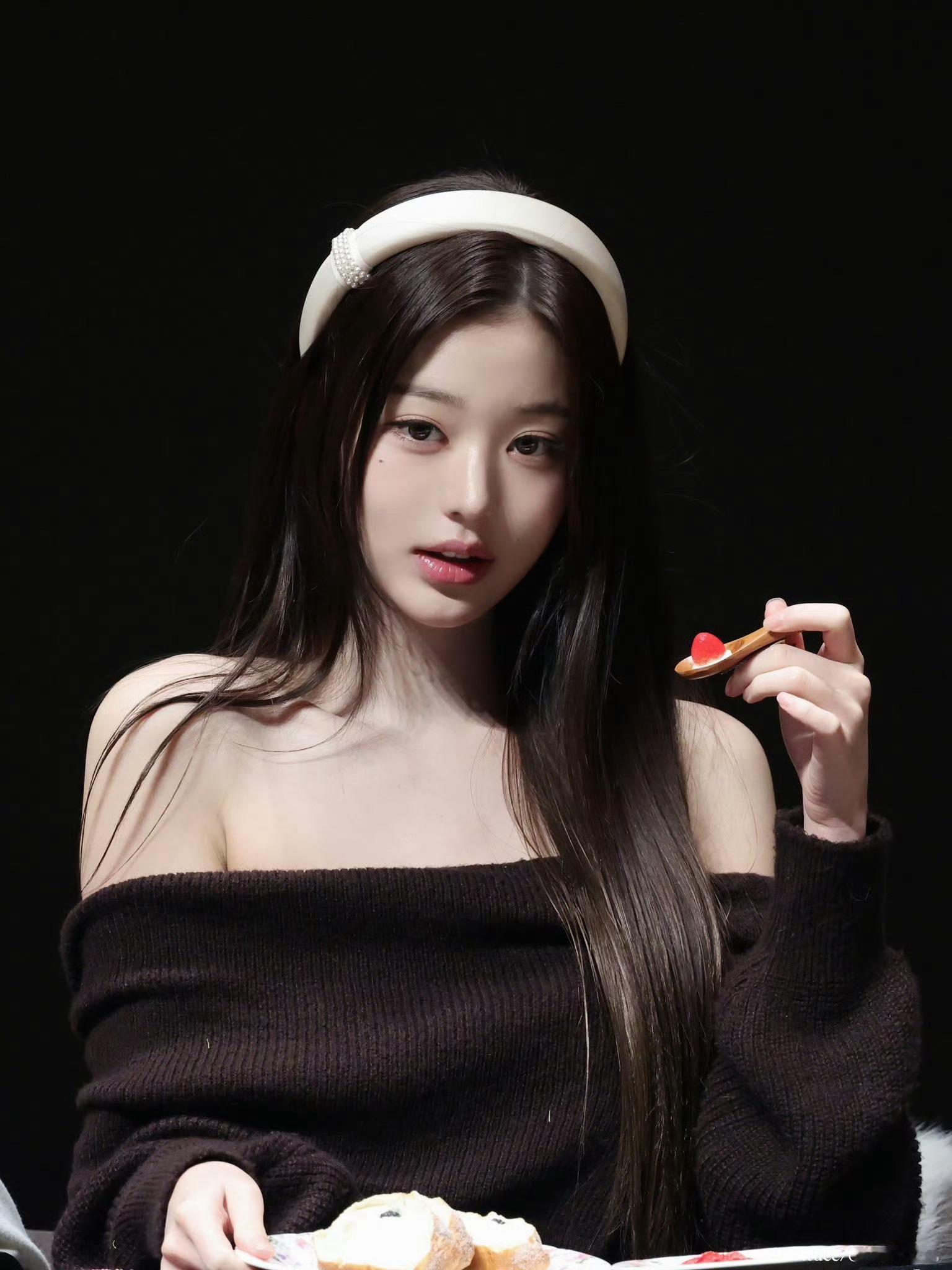 白发箍封神之作….白发箍也没想到它自己能有这么高光的一天🦢🪞✨ ​​​