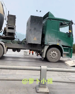 好吓人，恐怖如斯啊。
网友10月28日发布视频，小概率极端情况真实发生了。
白色