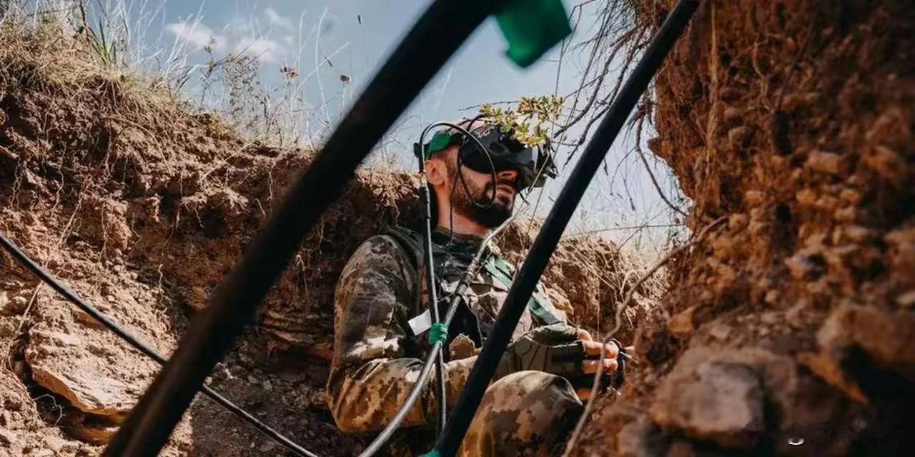 目前地球上，玩小型FPV无人机最强的是俄军和乌军，解放军和美军都要靠边站！

俄