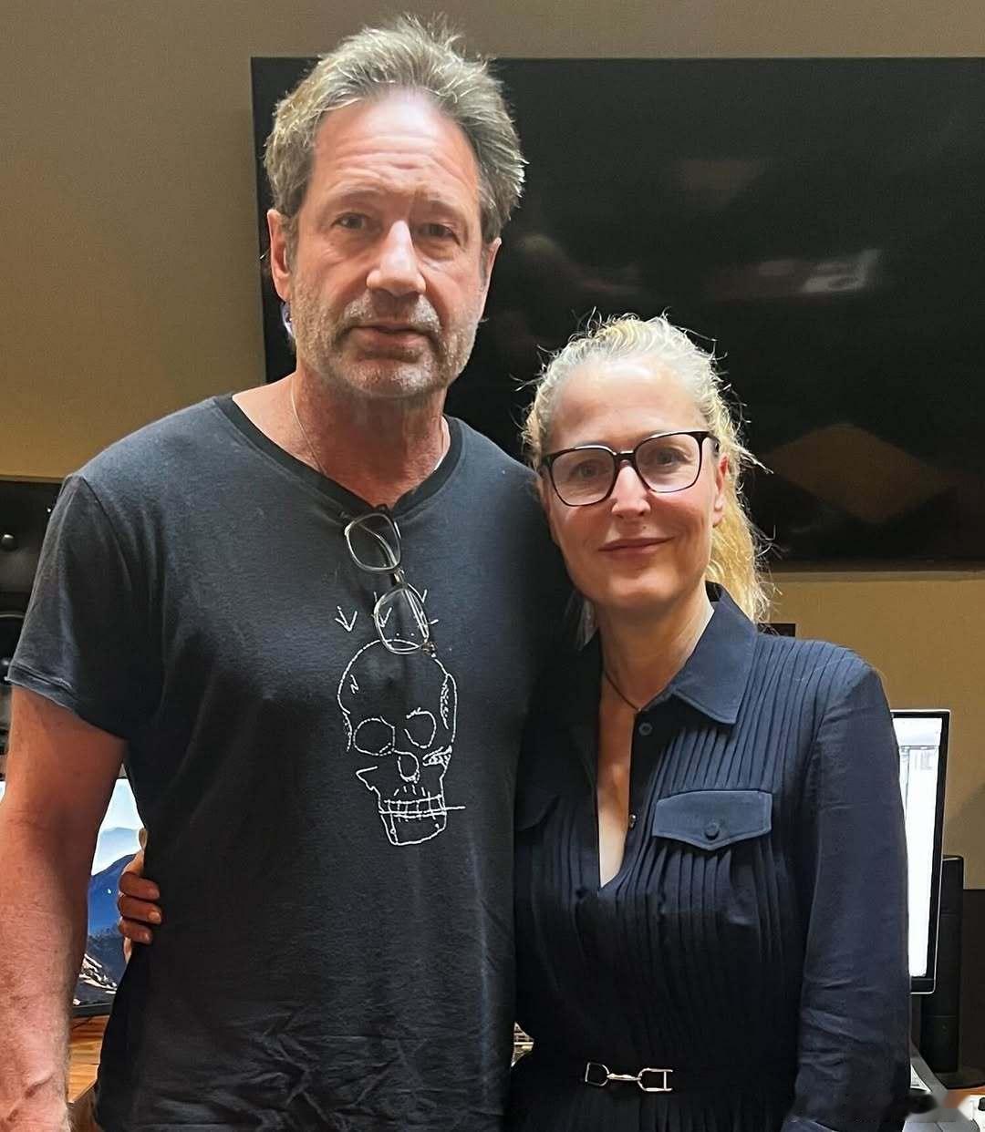 《X档案》男女主重聚！David Duchovny邀请Gillian Ander