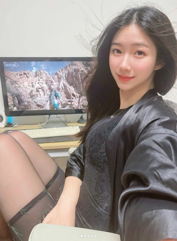 黑神话的美女玩家们：咱黑猴玩家真是太漂亮了~~顶！[爱慕]  #黑神话悟空# ​