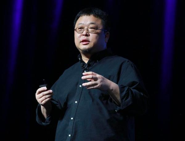最近，罗永浩在直播中谈到北京车展，就车企一把手们互相串门、友好互动的场面提出质疑