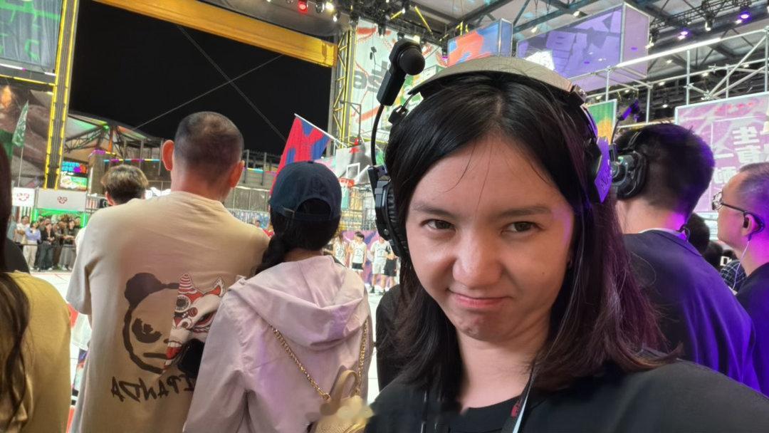 怎么大周五的，那么多人呐。 北京·华熙LIVE五棵松