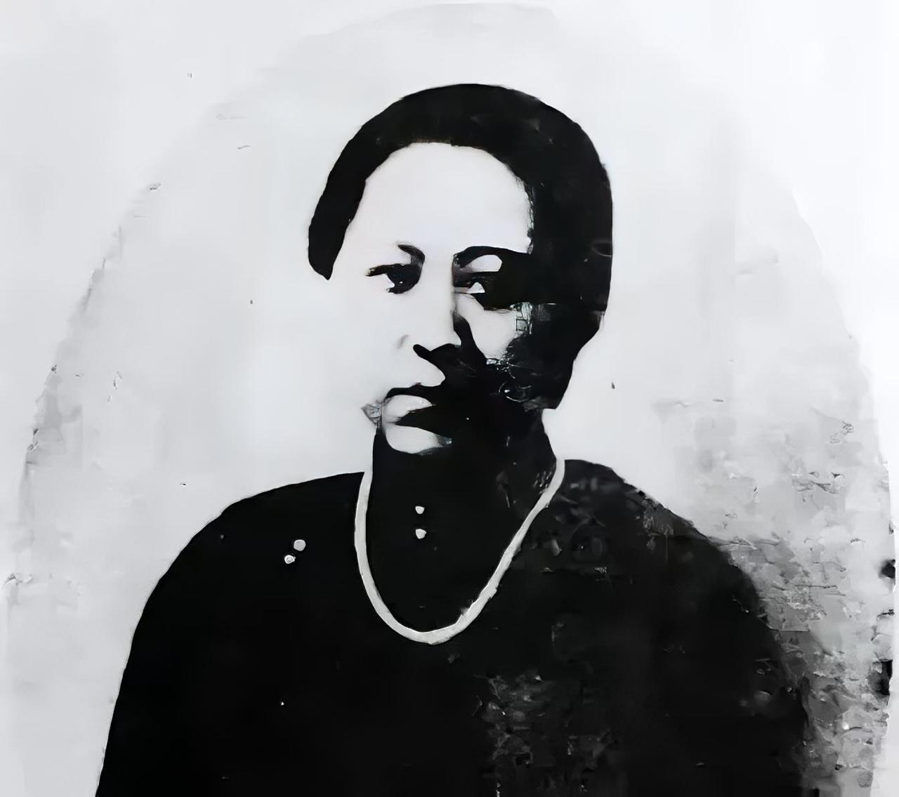1908年，张作霖四姨太想吃红烧肉，厨师不给做。四姨太和厨师吵了起来。厨师竟以下